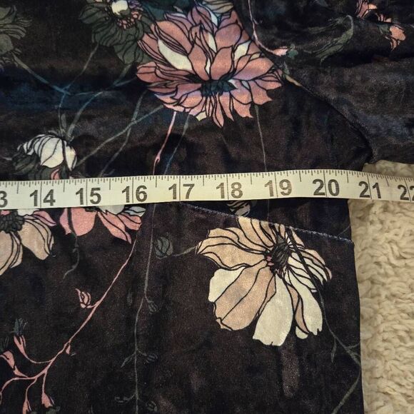 Chico's Black Floral Velvet Dress Ruffle Sleeve size 2 - Picture 4 of 7